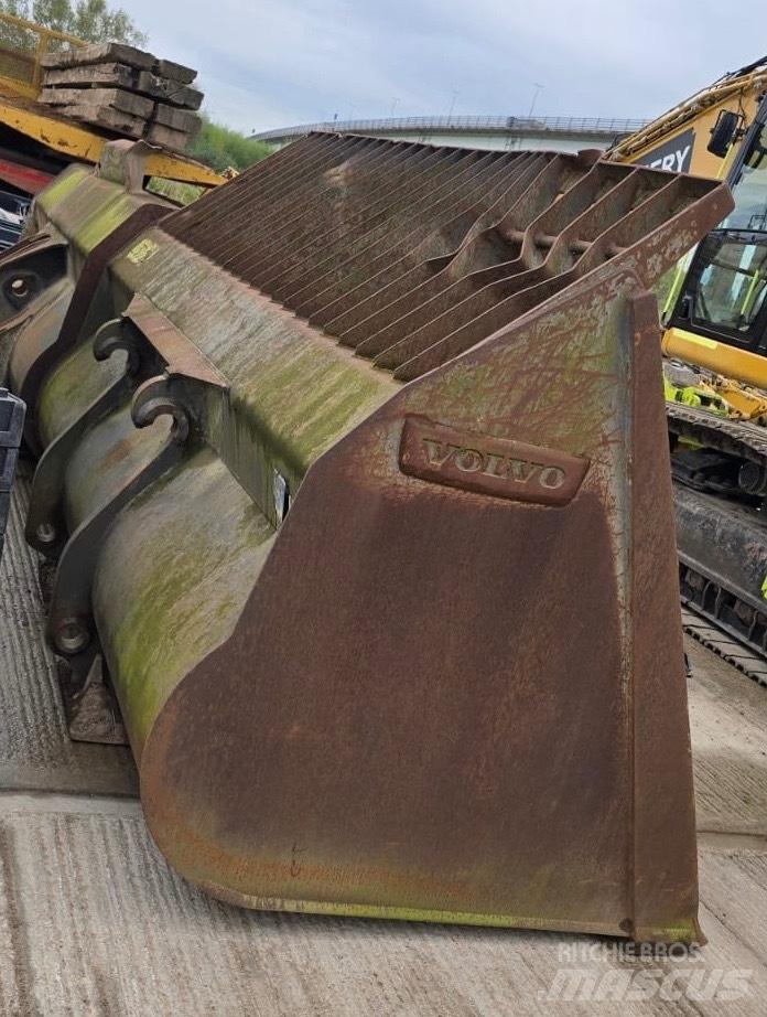 Volvo L 220 H Gumikerekes homlokrakodók