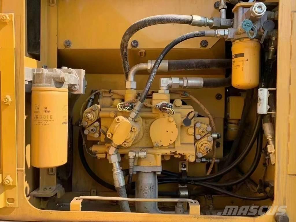 CAT CAT318D Lánctalpas kotrók