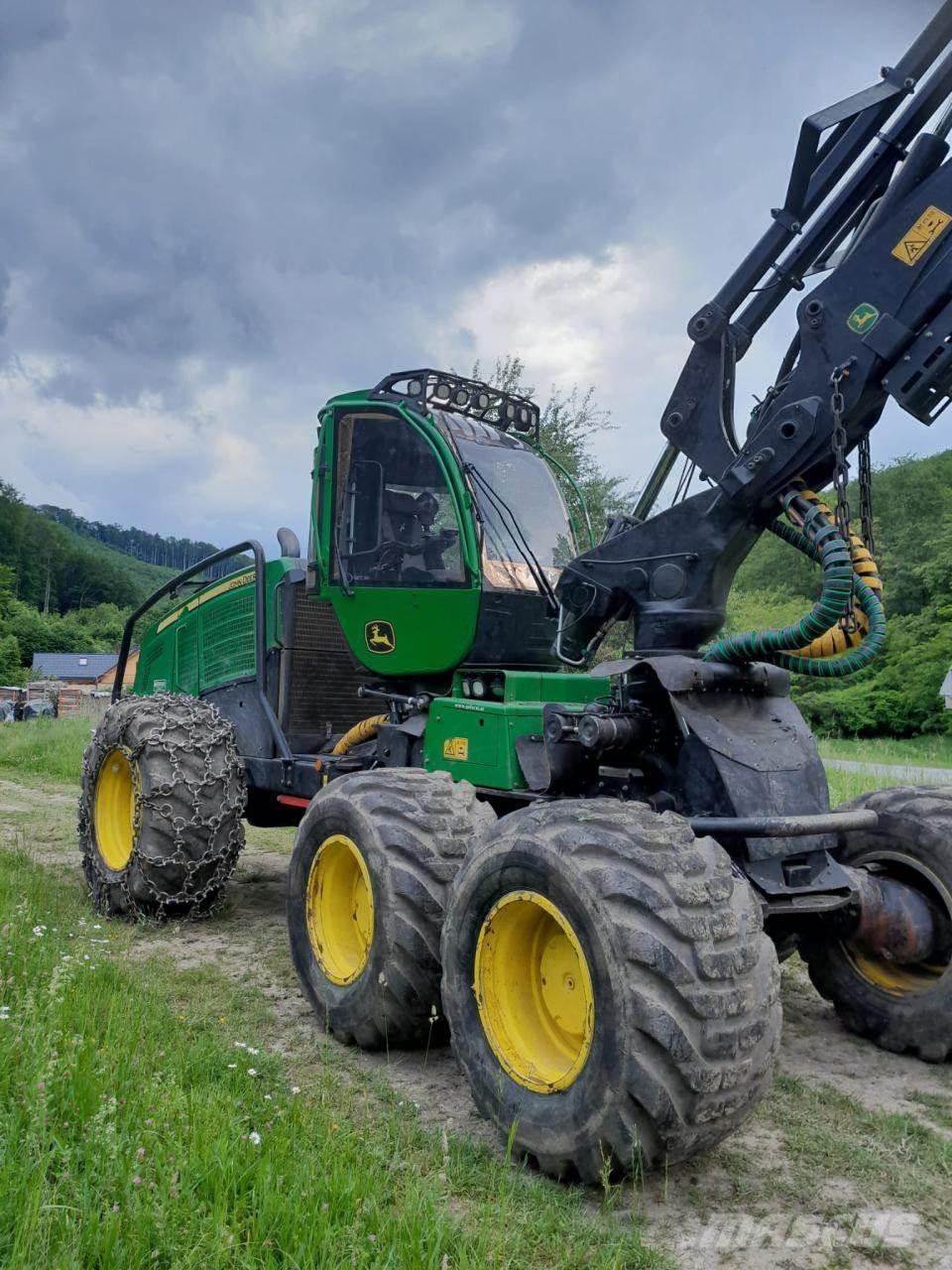John Deere 1270 G Betakarítók