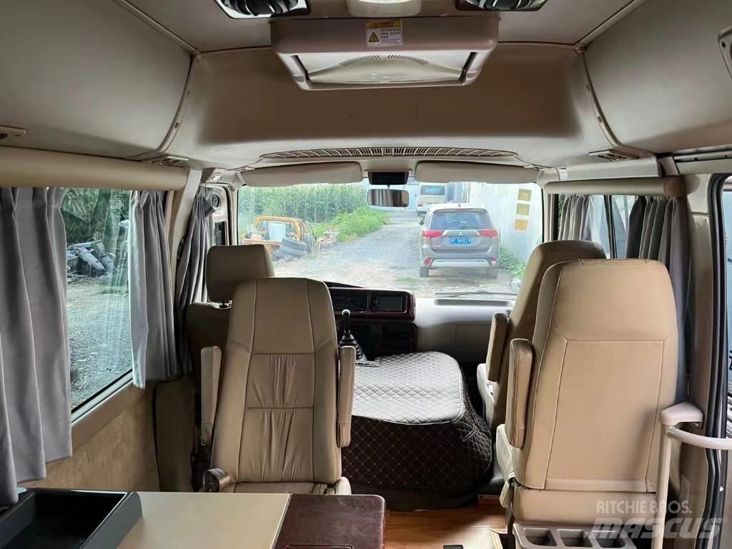 Toyota Coaster Bus Mini buszok