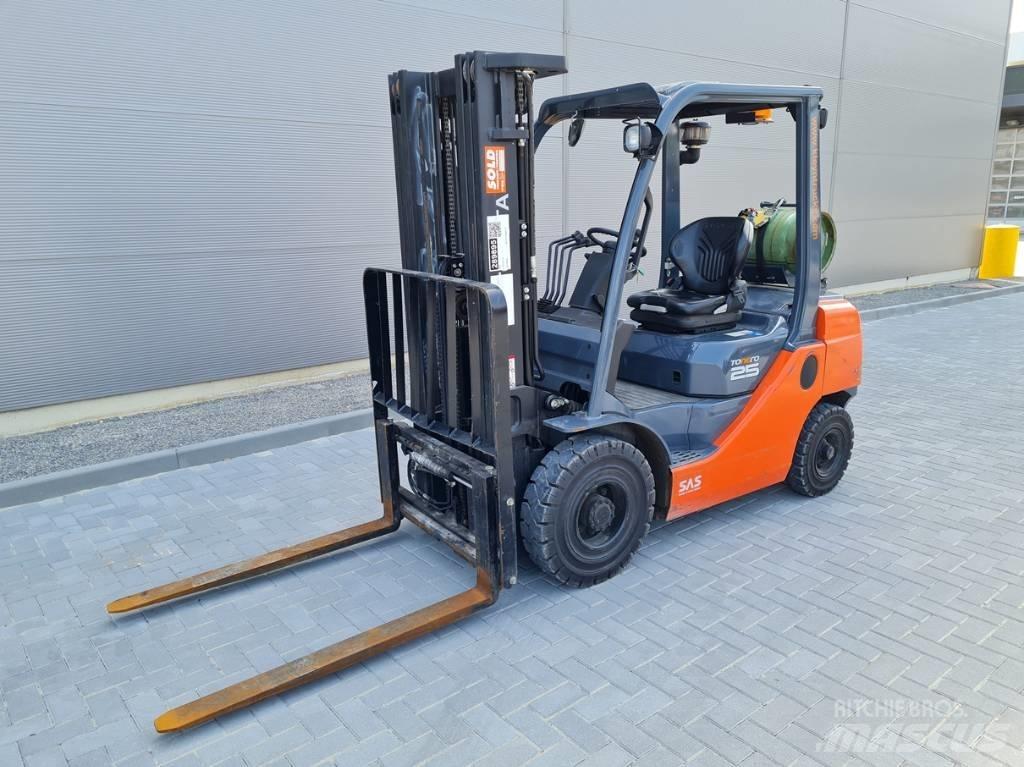 Toyota 02-8 FG F 25 Gázüzemű targoncák