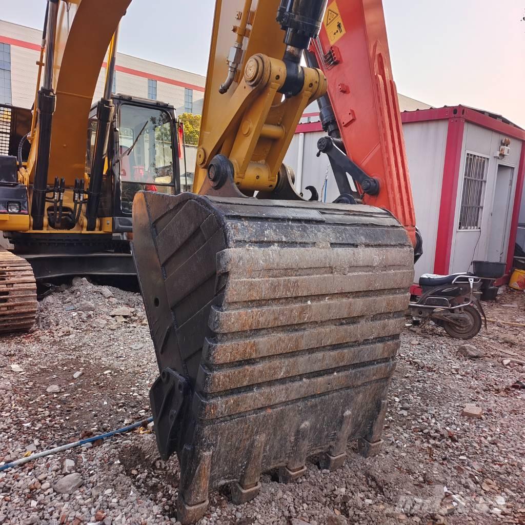 CAT 325 D Lánctalpas kotrók