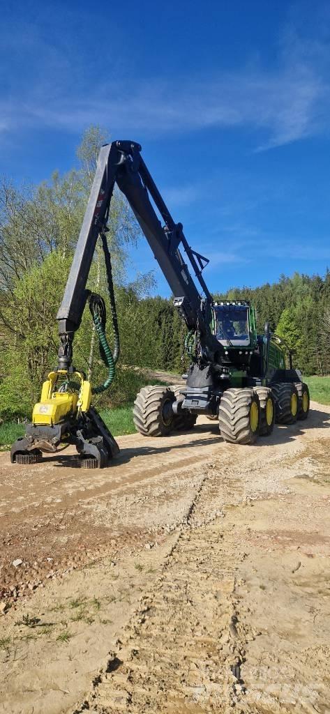 John Deere 1270 G Betakarítók