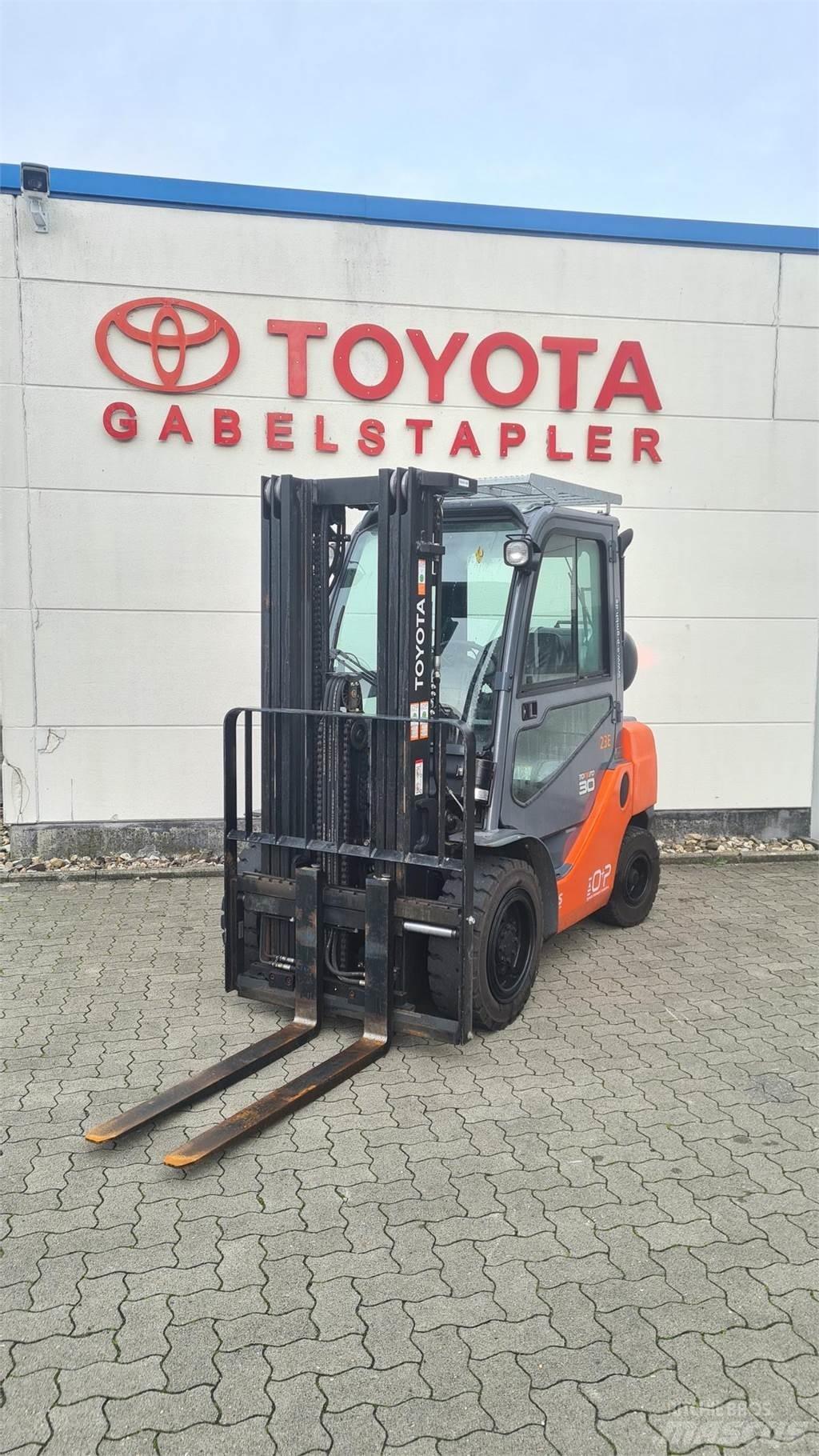Toyota 02-8FGF30 Gázüzemű targoncák
