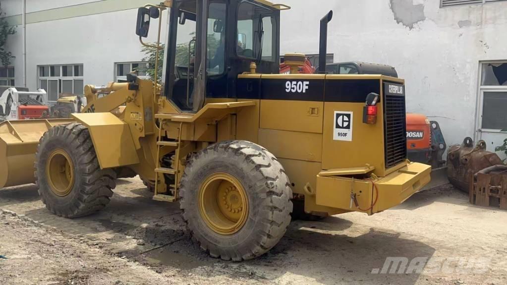 CAT 950 F Gumikerekes homlokrakodók