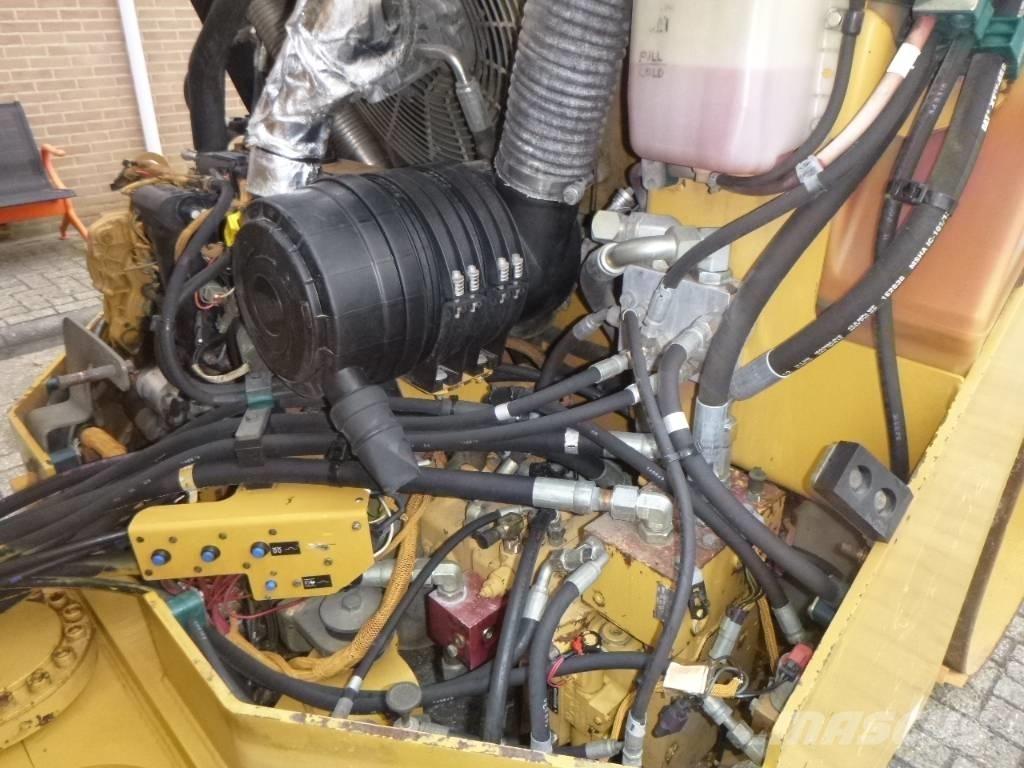 CAT CB 534 D Ikerdobos hengerek