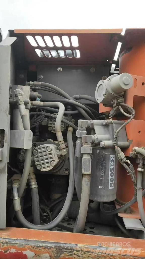 Hitachi ZX130W Gumikerekes kotrók