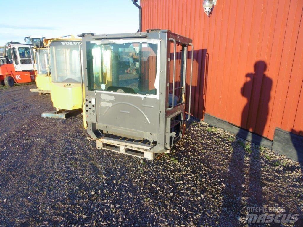  Hytt Volvo L60F Vezetőfülke és belső tartozékok