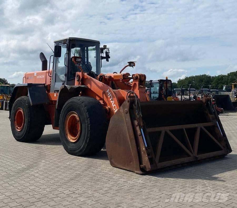 Hitachi LX 210 E Gumikerekes homlokrakodók