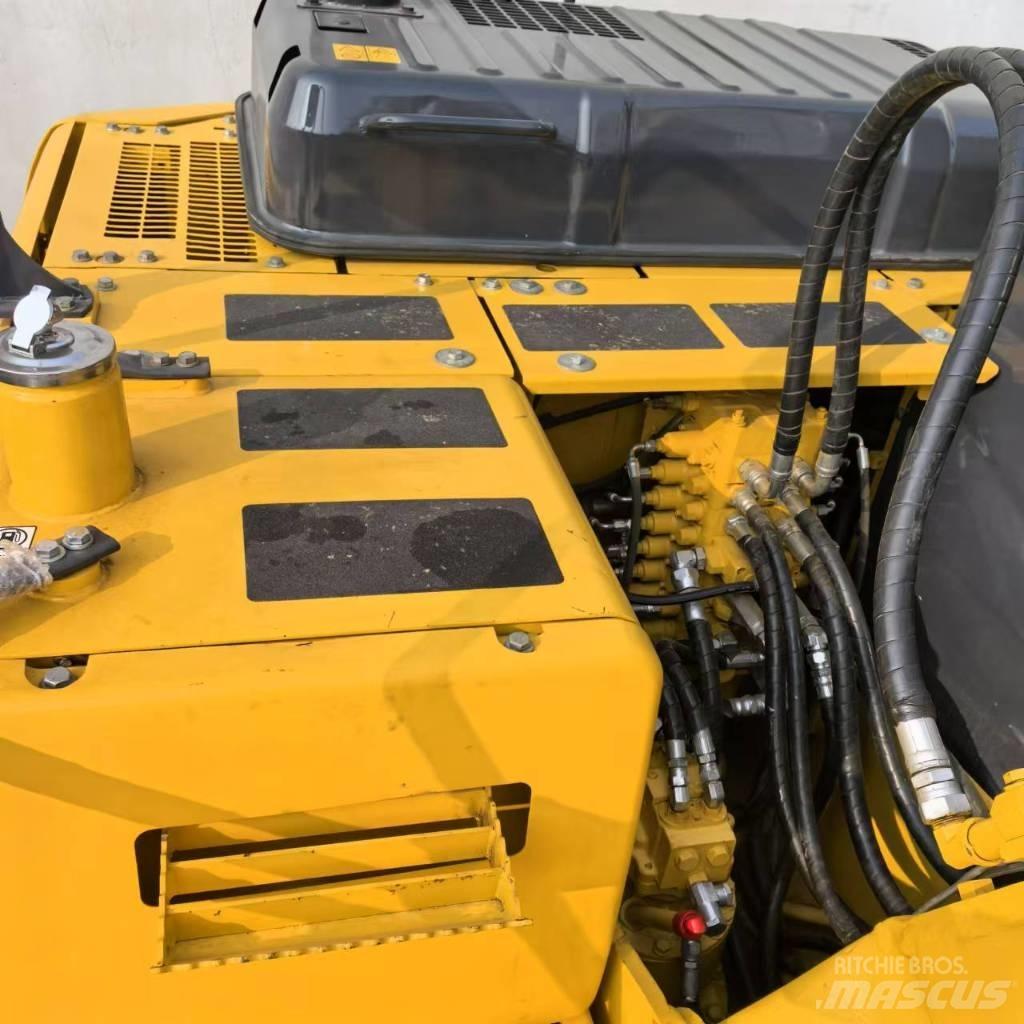 Komatsu PC 130-7 Lánctalpas kotrók