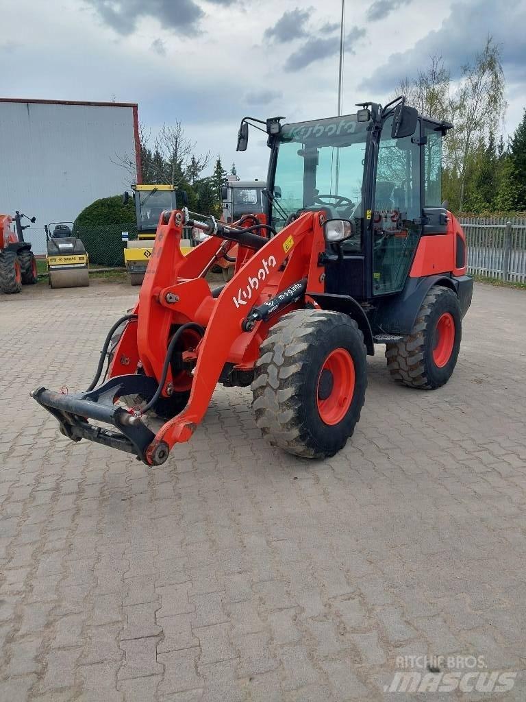Kubota R 070 Gumikerekes homlokrakodók