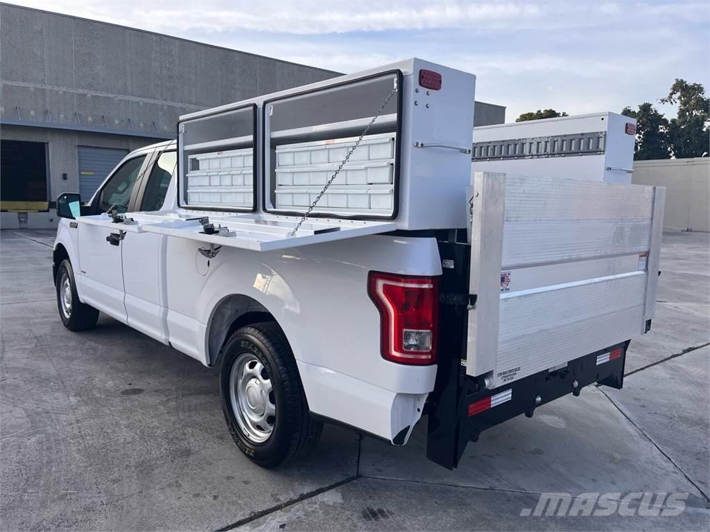 Ford F-150 Kis teherszállító/Platós kocsi