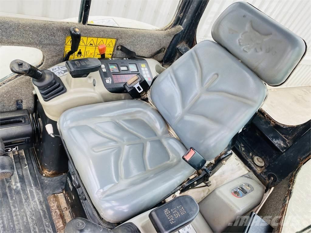 Bobcat 428 Mini kotrók < 7t