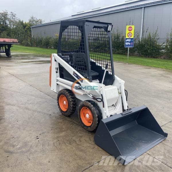 Bobcat 310 Gumikerekes homlokrakodók