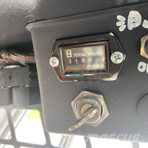 Bobcat 310 Gumikerekes homlokrakodók