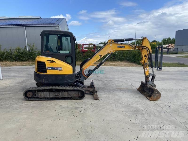 Bobcat E 35 Gumikerekes kotrók
