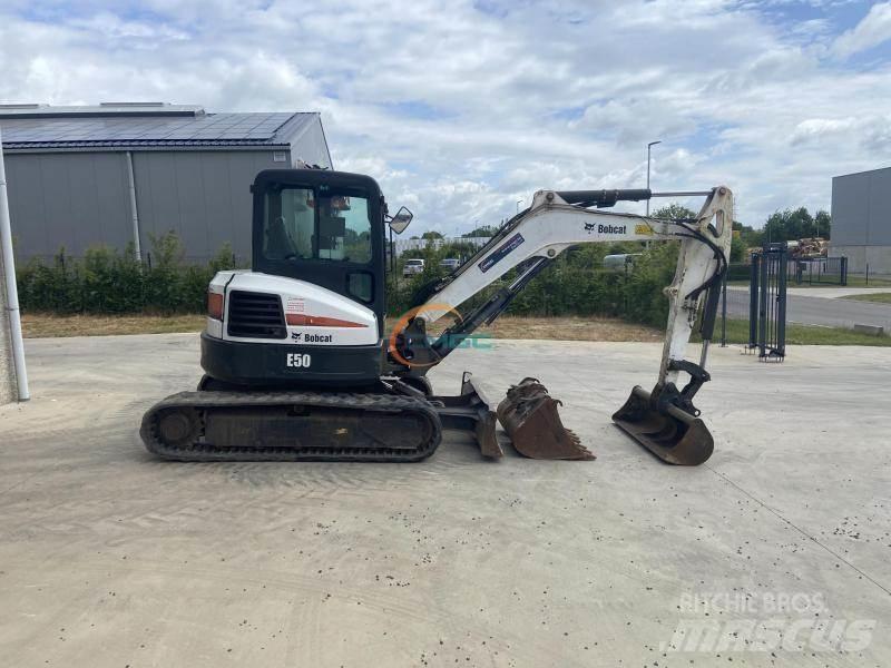 Bobcat E 50 Gumikerekes kotrók