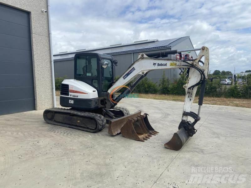 Bobcat E 50 Gumikerekes kotrók