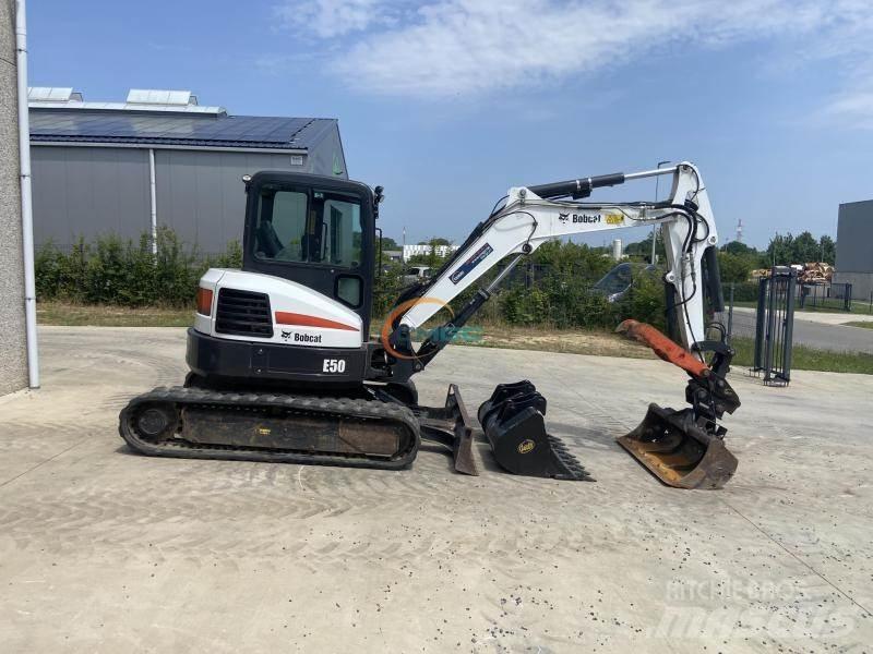 Bobcat E 50 Gumikerekes kotrók
