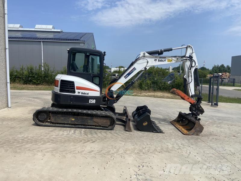 Bobcat E 50 Gumikerekes kotrók