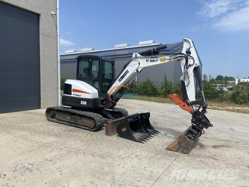 Bobcat E 50 Gumikerekes kotrók