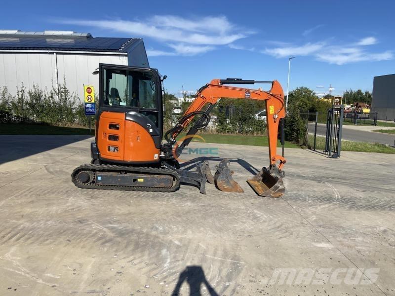 Hitachi ZX336 Gumikerekes kotrók