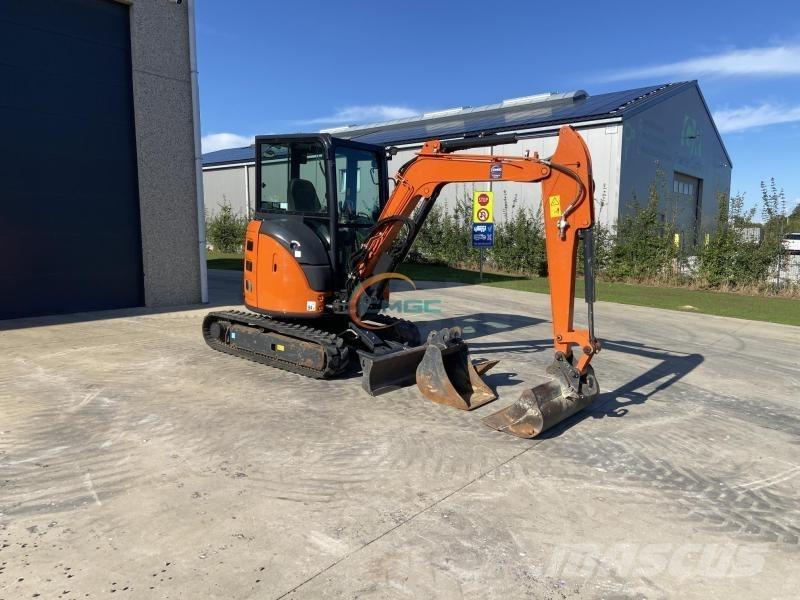 Hitachi ZX336 Gumikerekes kotrók