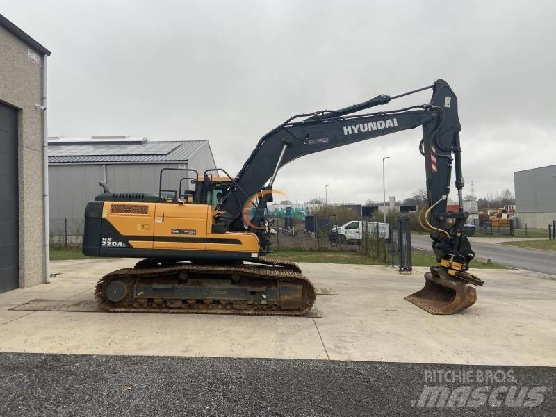 Hyundai HX220 L Gumikerekes kotrók