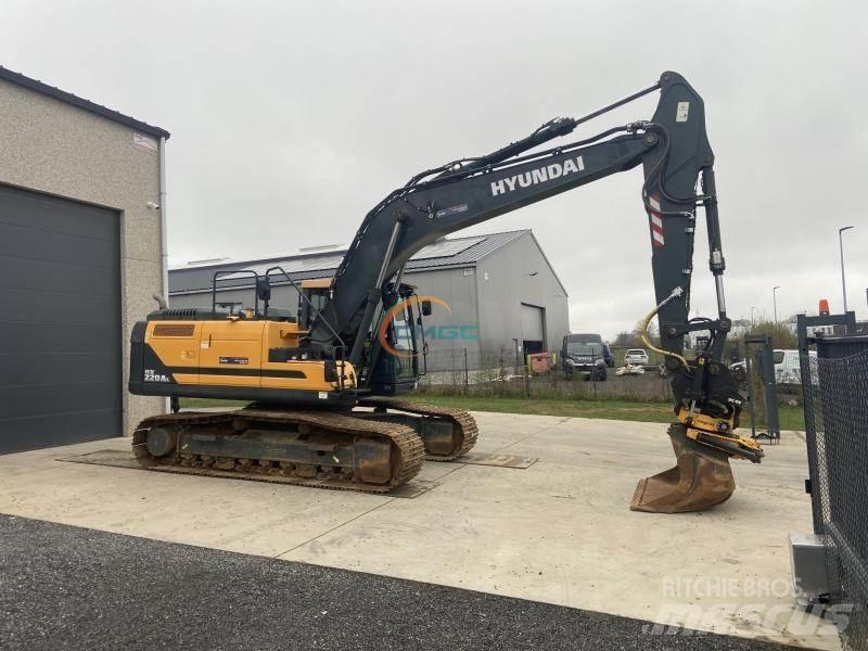 Hyundai HX220 L Gumikerekes kotrók