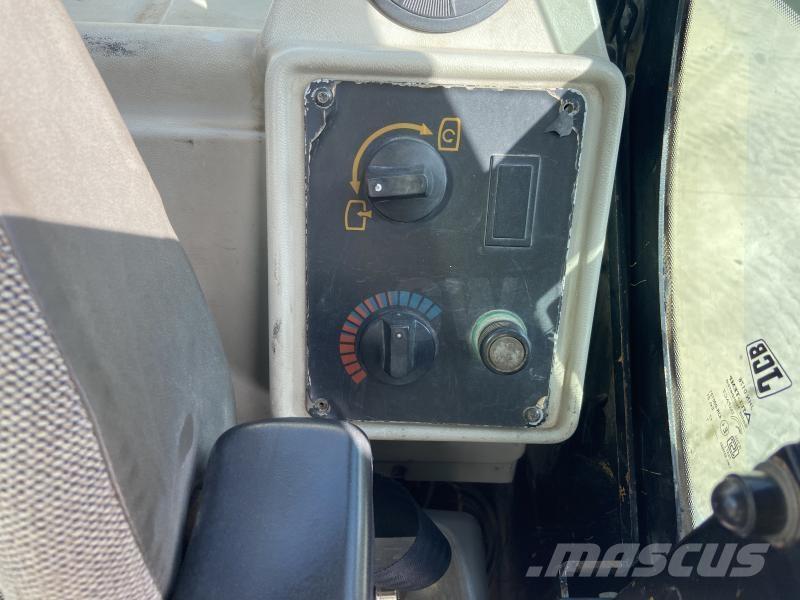 JCB JS145W Gumikerekes kotrók