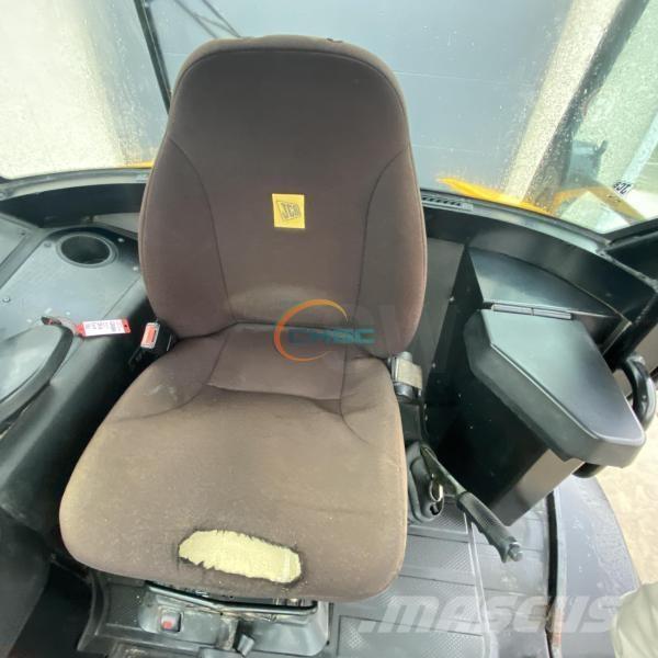 JCB TM220 Gumikerekes homlokrakodók