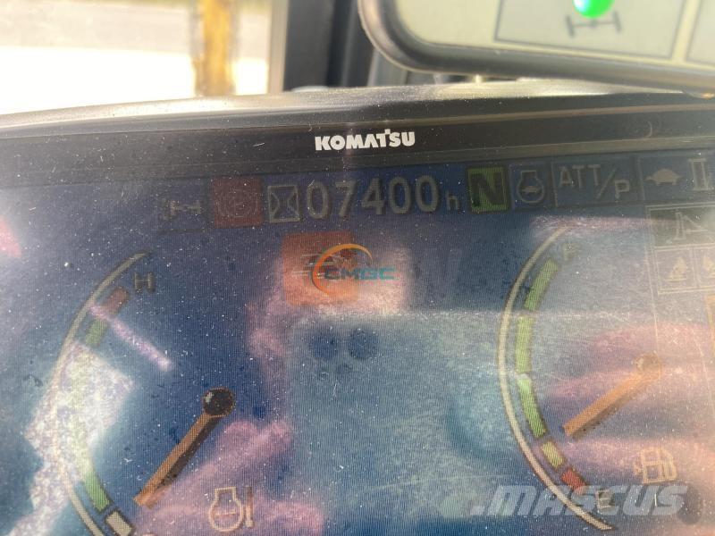 Komatsu PW98 Gumikerekes kotrók