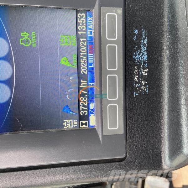 Takeuchi TB215R Gumikerekes kotrók