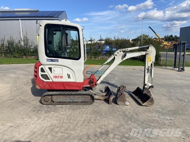 Takeuchi TB216 Gumikerekes kotrók