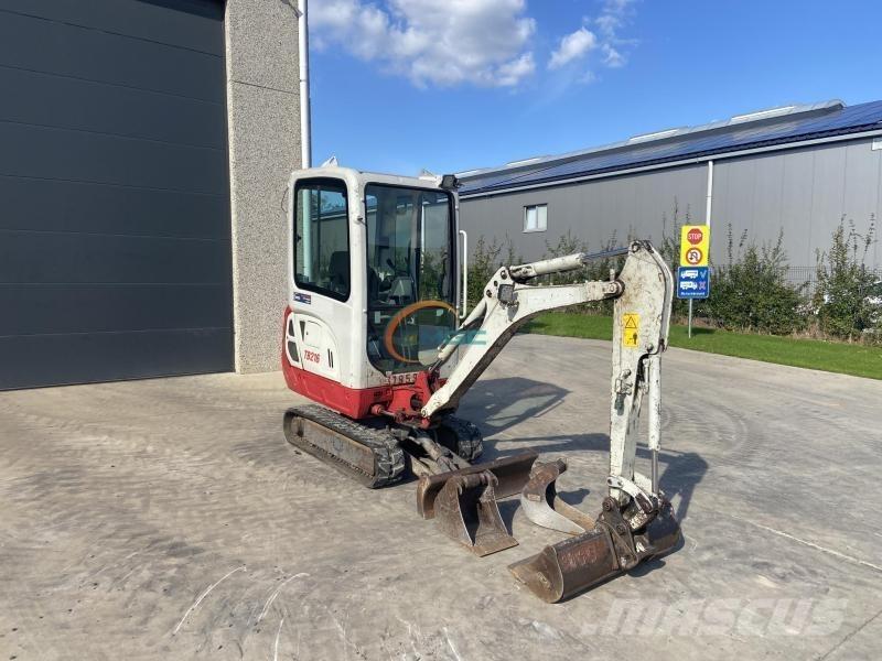Takeuchi TB216 Gumikerekes kotrók