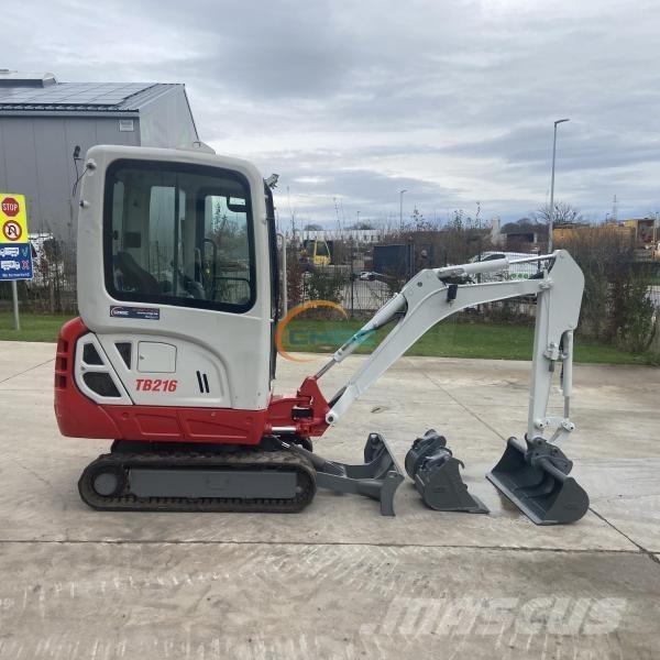 Takeuchi TB216 Gumikerekes kotrók