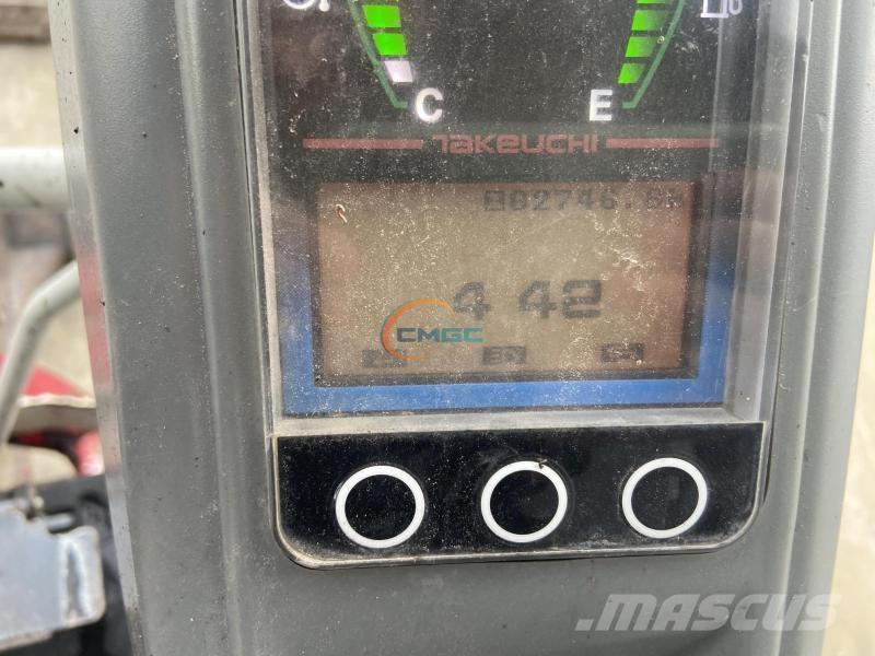 Takeuchi TB217R Gumikerekes kotrók