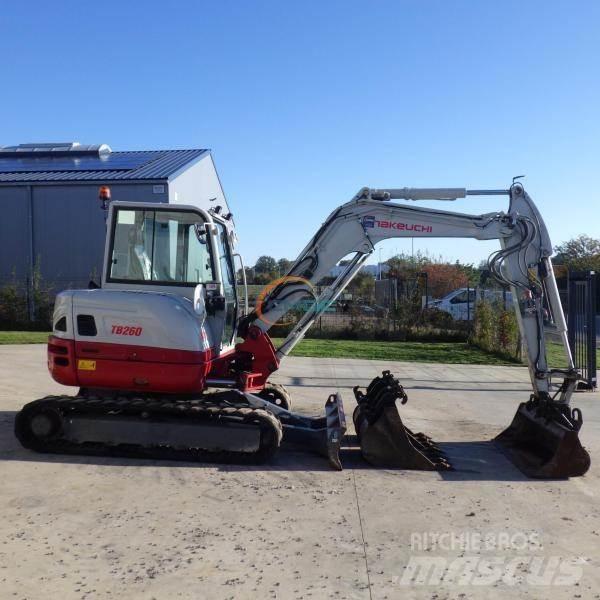 Takeuchi TB260 Gumikerekes kotrók