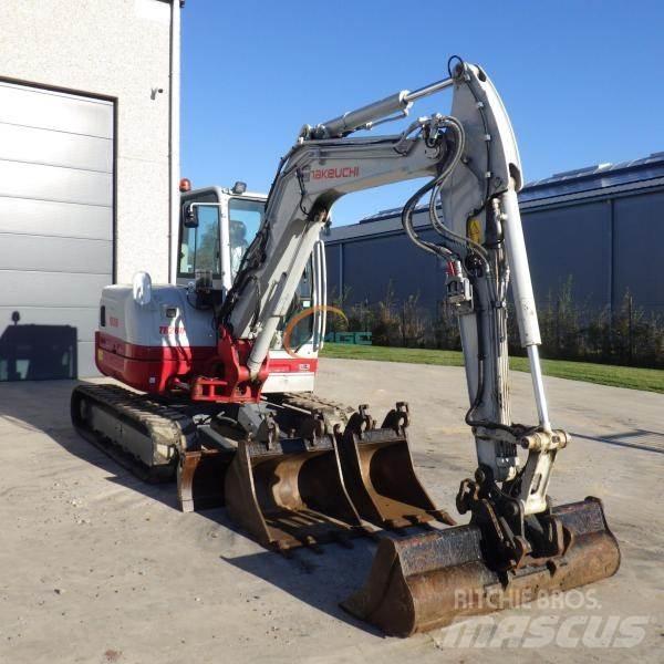 Takeuchi TB260 Gumikerekes kotrók