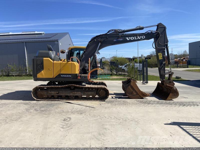Volvo L 40 Gumikerekes kotrók