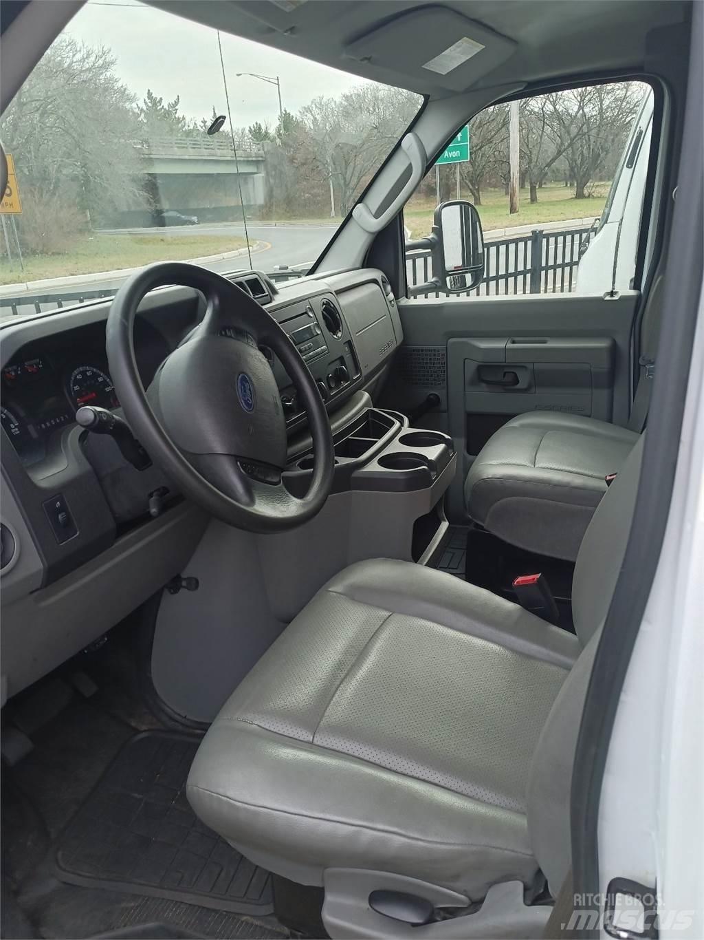 Ford E350 Dobozos teherautók