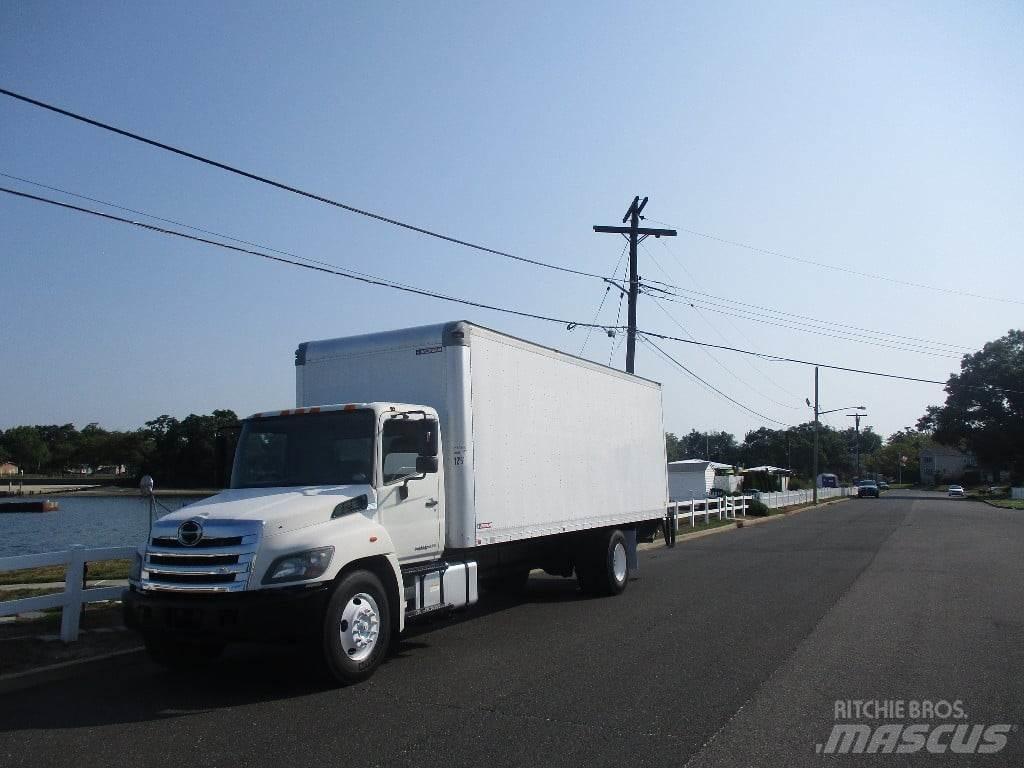 Hino 338 Dobozos teherautók