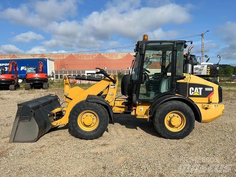 CAT 906H Gumikerekes homlokrakodók