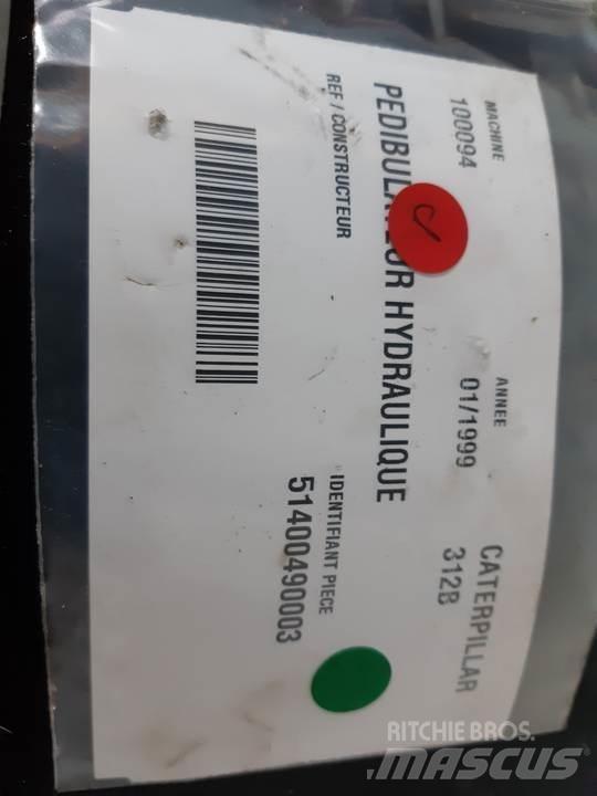CAT 312B Vezetőfülke és belső tartozékok