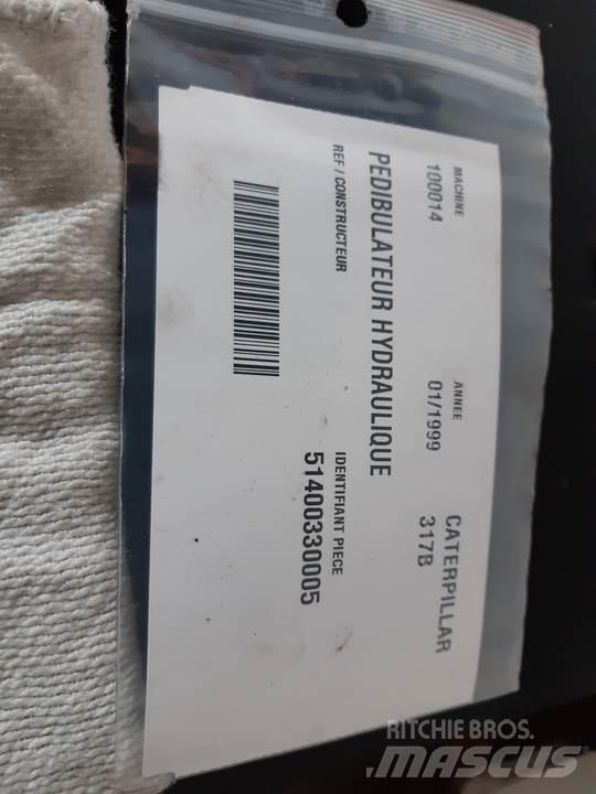 CAT 317B Vezetőfülke és belső tartozékok