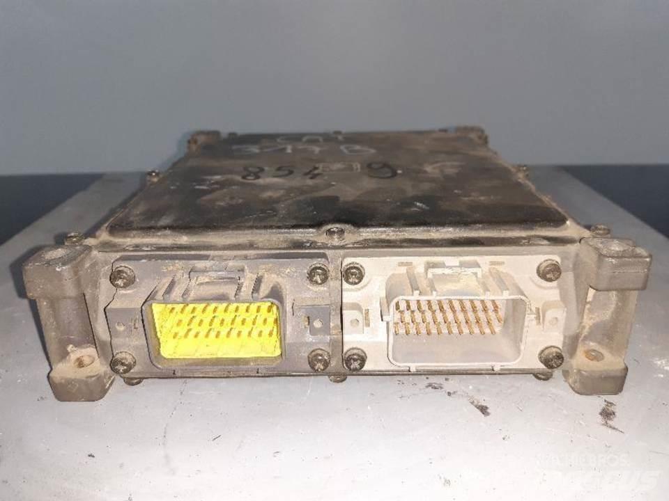 CAT 317B Vezetőfülke és belső tartozékok