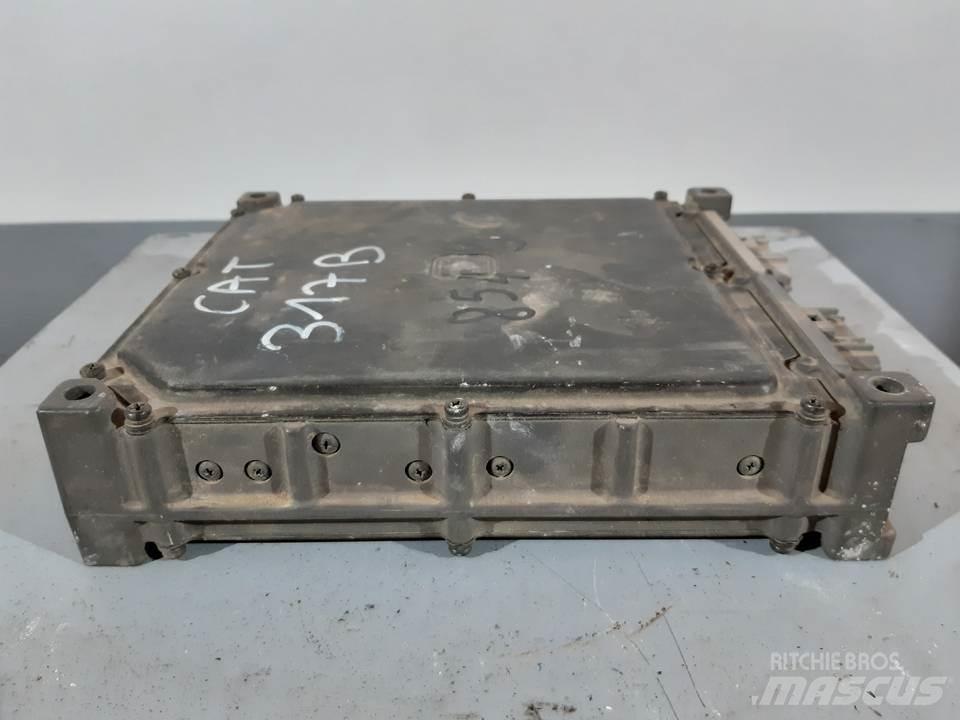 CAT 317B Vezetőfülke és belső tartozékok