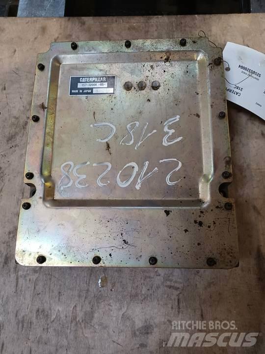 CAT 318C Vezetőfülke és belső tartozékok