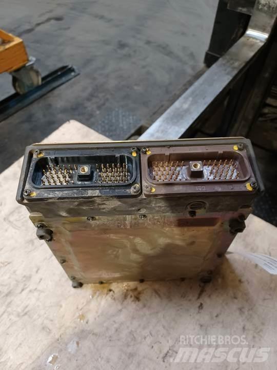 CAT 318C Vezetőfülke és belső tartozékok