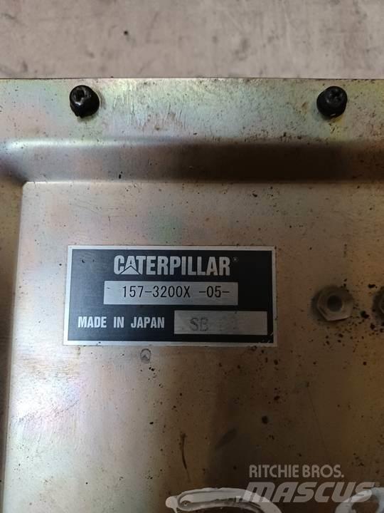 CAT 318C Vezetőfülke és belső tartozékok